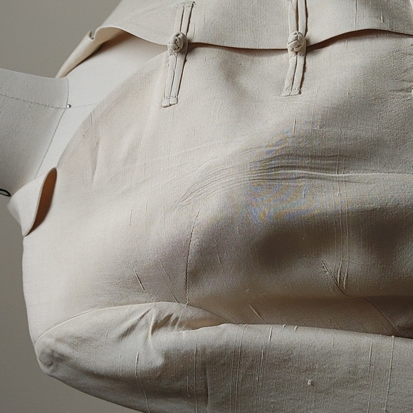 Tailored Silk Champagne Jacket Frog & Knot Closure - Picture 12 of 17